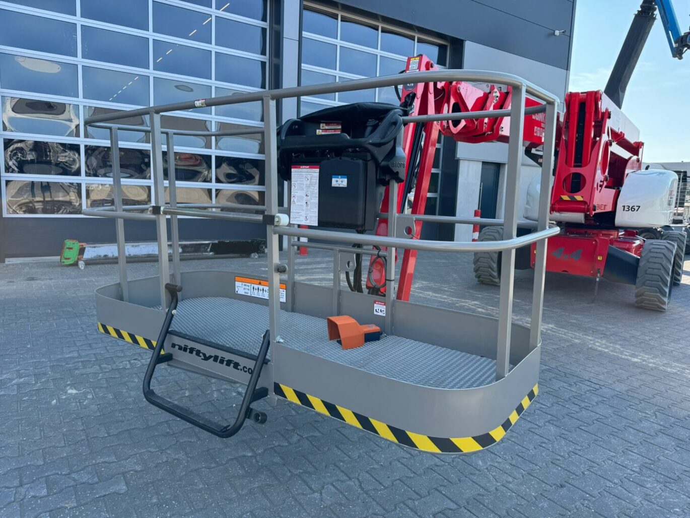 4A7A3D92 D134 4573 BAB9 978FF323F4DD